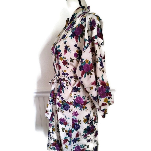 Floral Print Spring Kimono Robe One Size up to Size Large - Picture 3 of 4